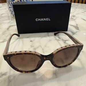 CHANEL Brown Tortoise Sunglasses polarized made in Italy model 5414-A c1682/s9